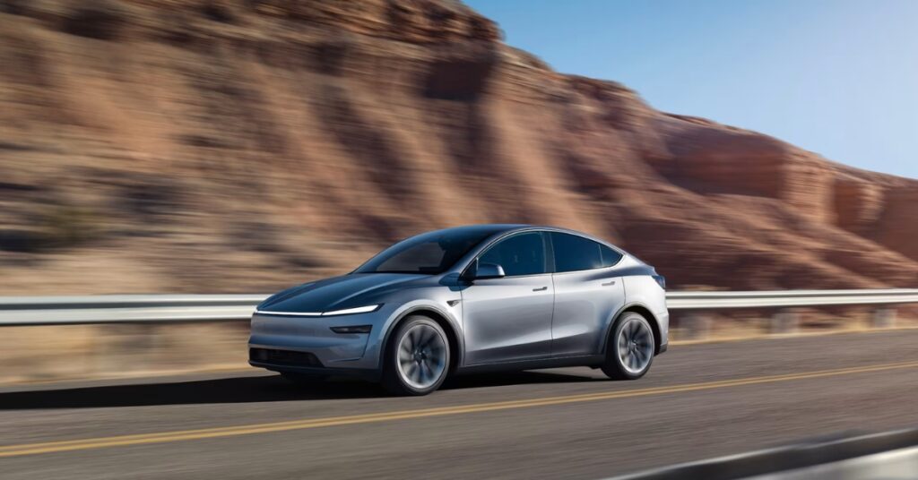 Tesla Model Y Price Slash In India नई कीमत के साथ सड़क पर दौड़ती प्रीमियम इलेक्ट्रिक SUV